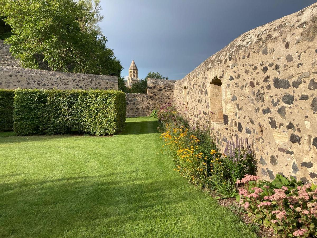 Chateau Royal De Saint-Saturnin Exterior photo
