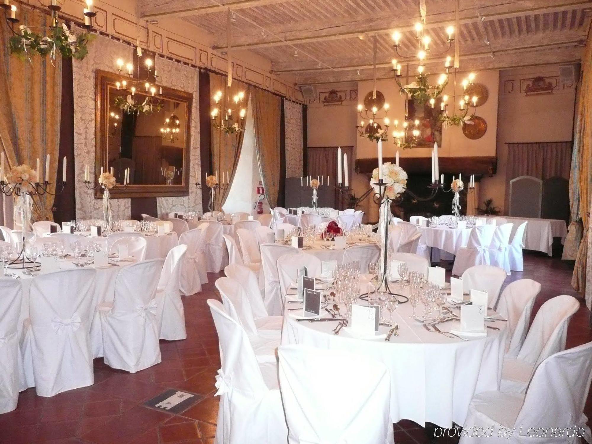 Chateau Royal De Saint-Saturnin Restaurant photo